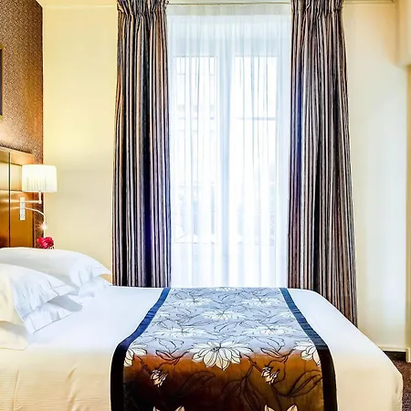 Eiffel Saint Charles Hotel 3*