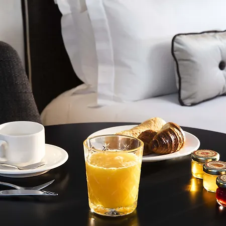 Hotell Eiffel Saint Charles 3*