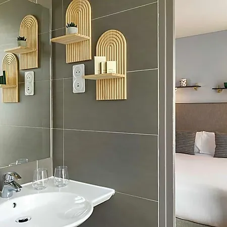 Hotell Eiffel Saint Charles 3*