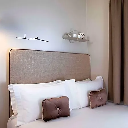 Hotell Eiffel Saint Charles 3*