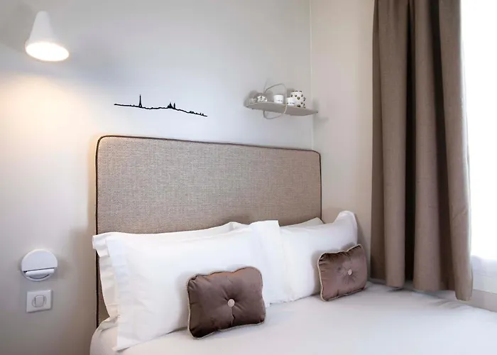 Eiffel Saint Charles Hotel 3*