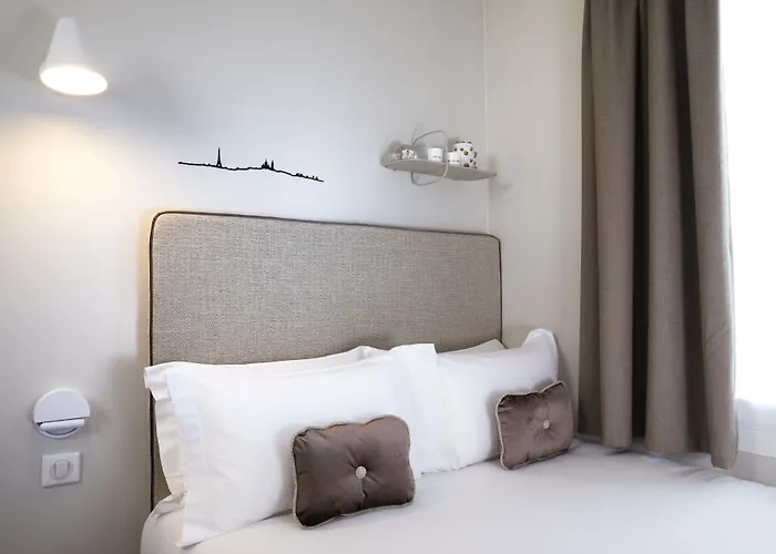 Eiffel Saint Charles 3*