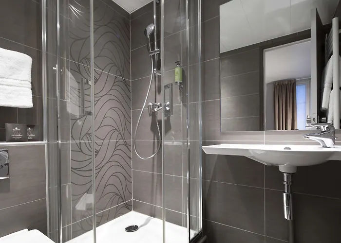 Hotel Eiffel Saint Charles 3*