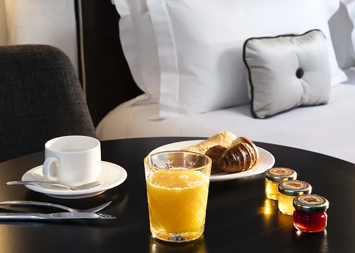 Hotel Eiffel Saint Charles 3*