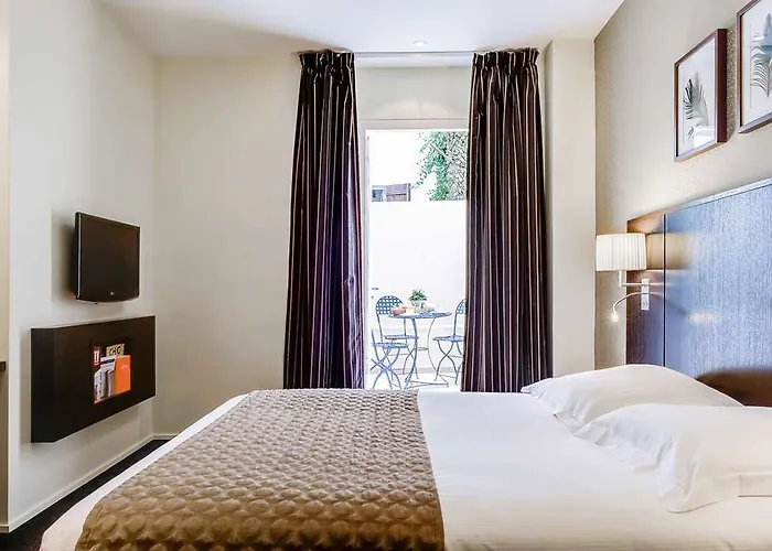 Eiffel Saint Charles Hotel 3*