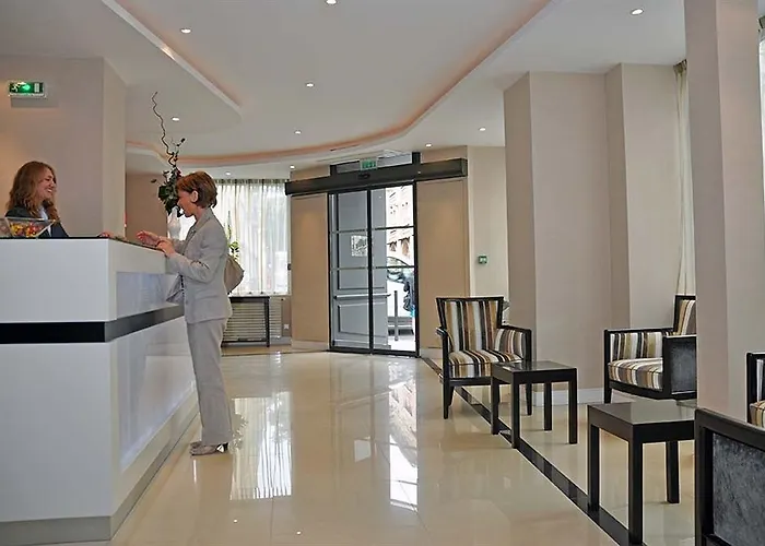 Eiffel Saint Charles 3*