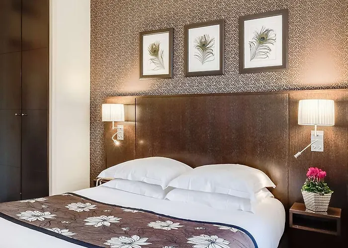 Eiffel Saint Charles 3*