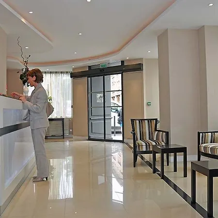 Eiffel Saint Charles 3*